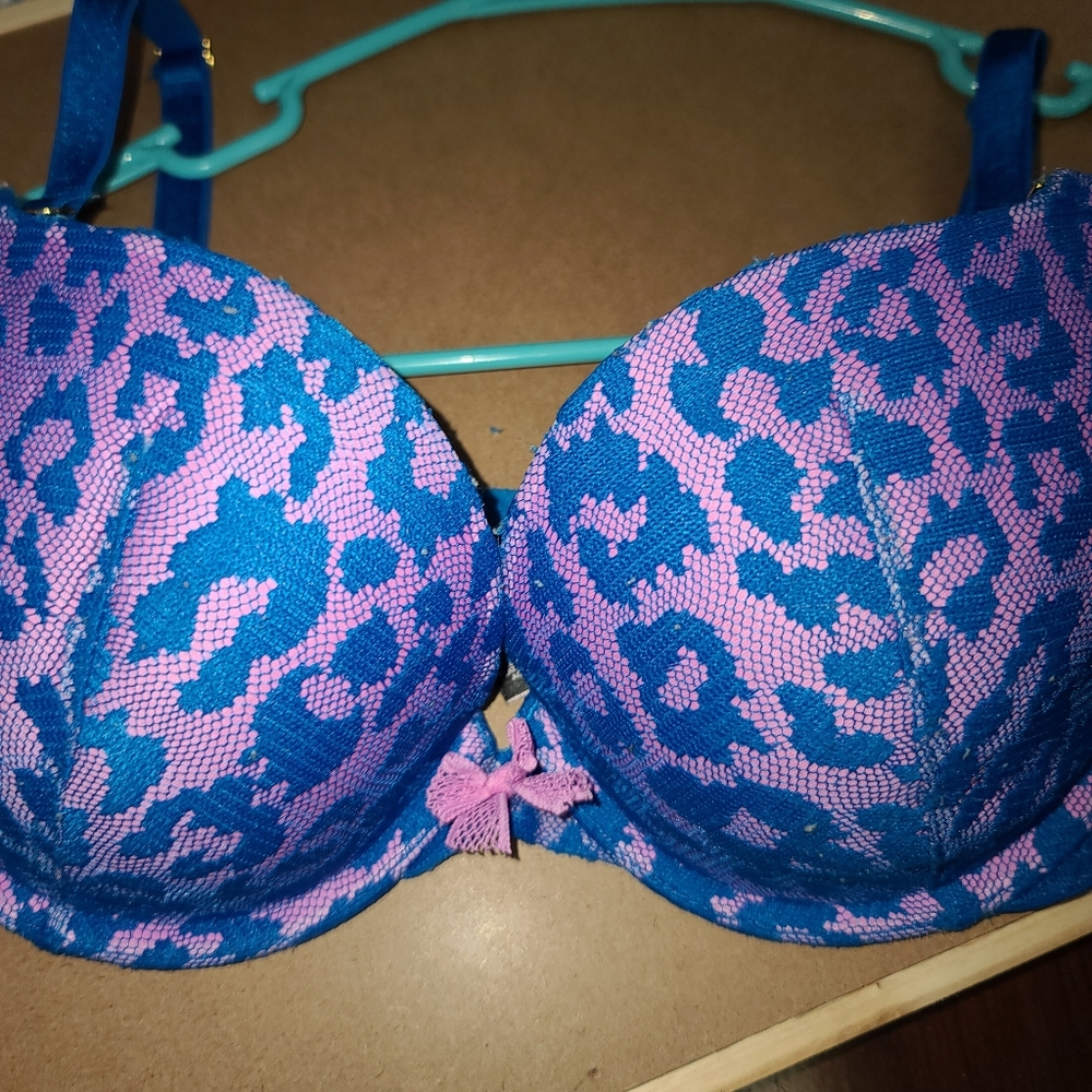 *SOLD*Victoria Secret Very Sexy padded demi 34D